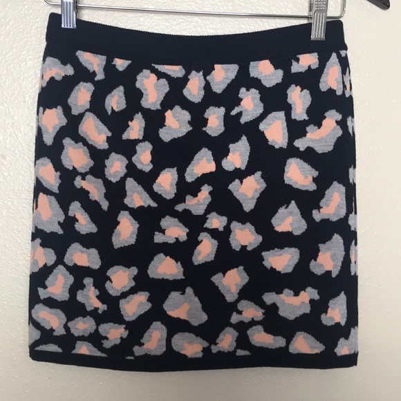 CLUB MONACO | Sue sweater Skirt - Picture 5 of 7